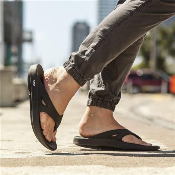 Sandal - Lightweight Recovery Footwear - Reduces Stress on Feet, Joints & Back - Picture 4 of 7